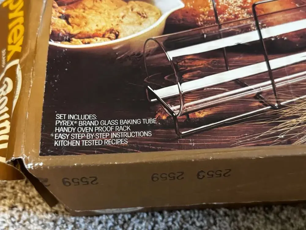 New Pyrex Bake A Round Glass Baguette Baking Tube Corning 990 Box & Instructions